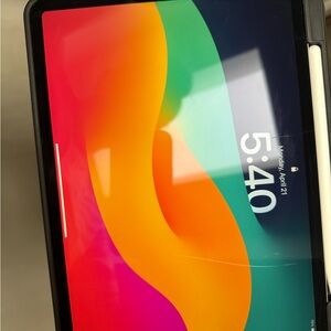 iPad Pro- 11” 128GB 4th gen- cracked screen, Apple Pencil and case (3 pc set)